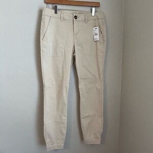 NWT, Cabi Women’s The Mid Rise Straight Leg Jogger Hutton Pant in Sand Dune, 4
